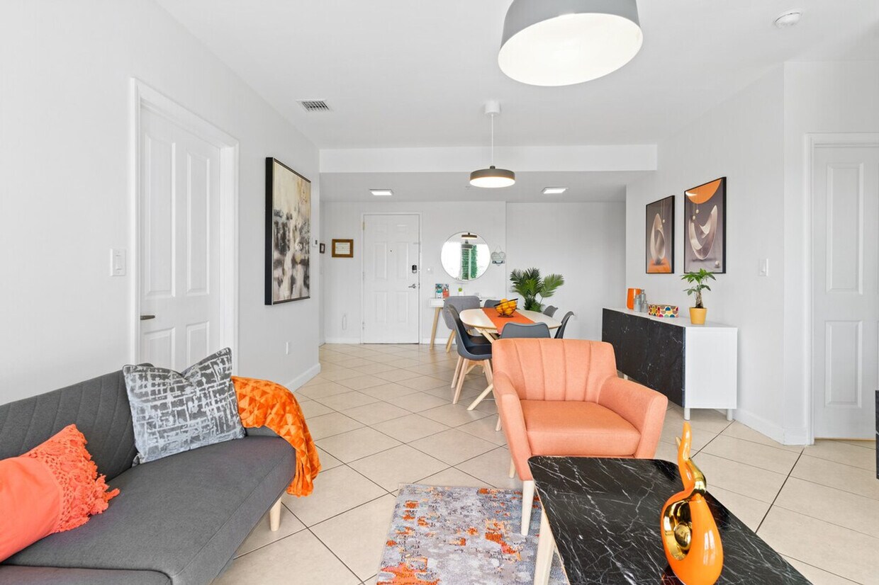 Foto principal - 2280 SW 32nd Ave