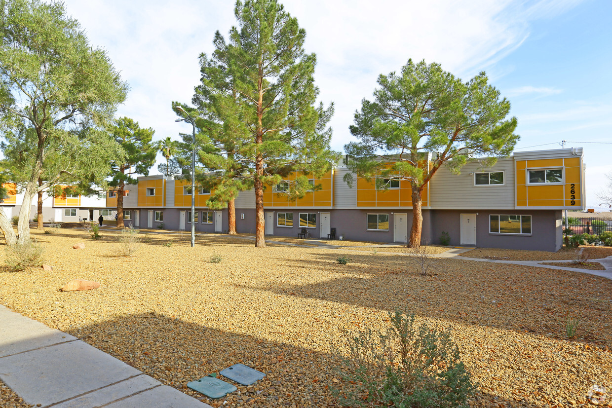 Primary Photo - Centennial Park Arms Apartments