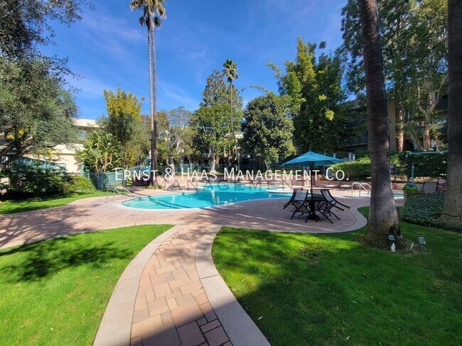 Building Photo - 576 N Bellflower Blvd