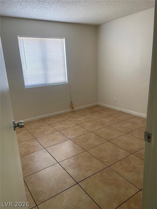 Foto del edificio - 4570 Carriage Park Dr