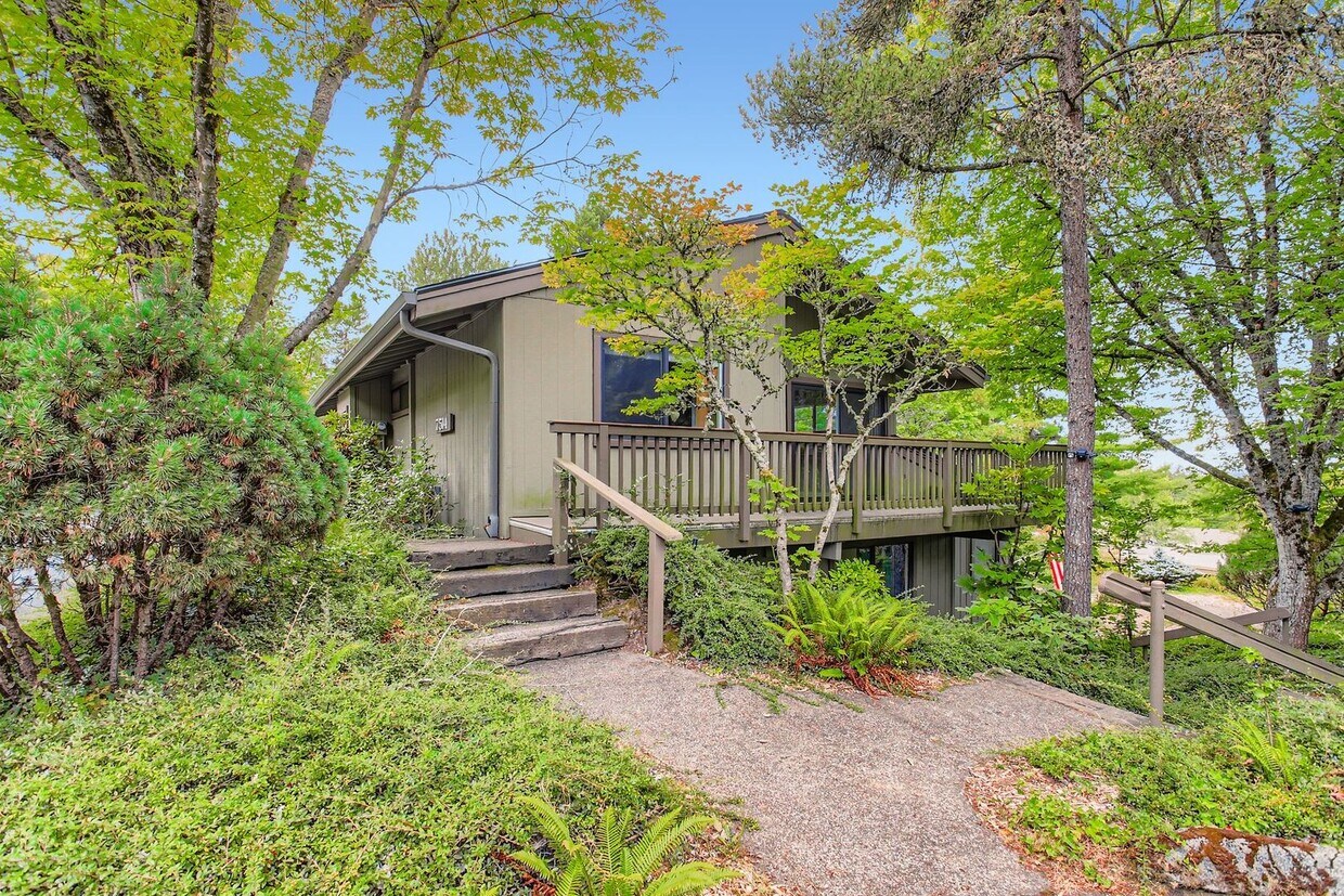 Primary Photo - Nicely updated 1 bed 1 bath condo for rent...