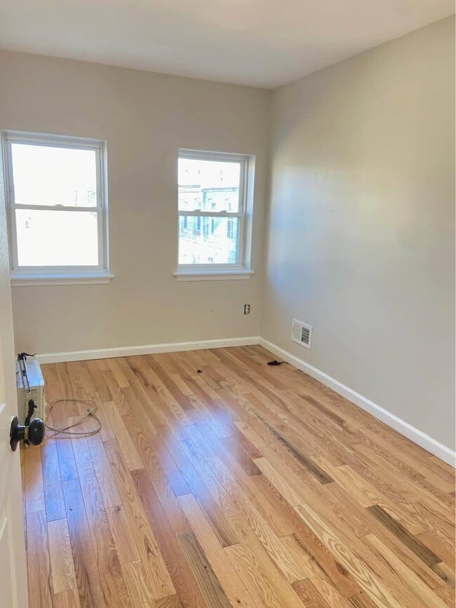 Building Photo - 2512 E Fayette St