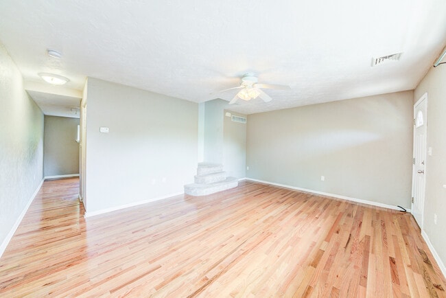 Building Photo - AVAILABLE JULY 2024 - Charming 4 Bedroom H...