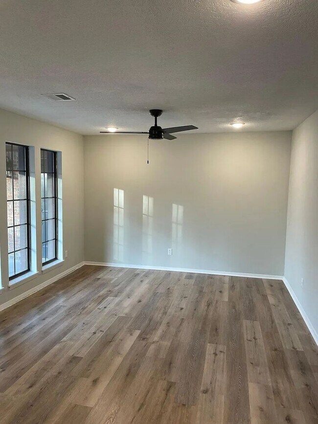 Foto del edificio - Perfect 2 Bedroom, 1 Bathroom!