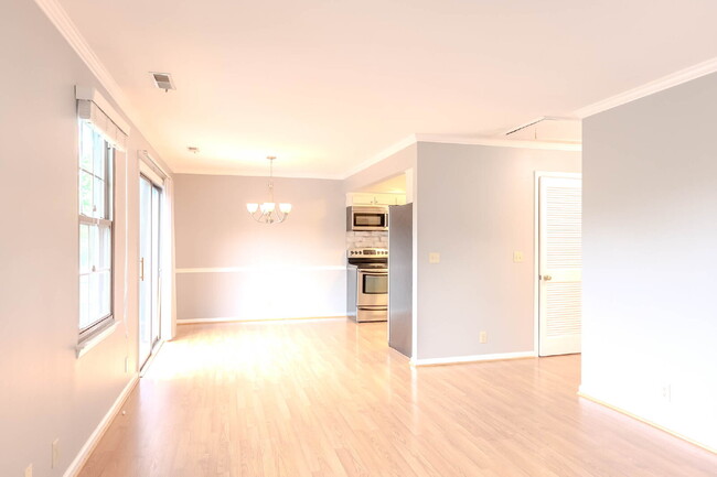 Foto del edificio - Fantastic Brentwood Location! Community po...