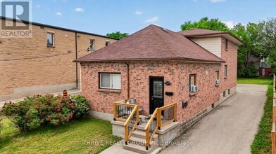 Building Photo - 184 Simcoe St