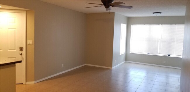 Building Photo - 2846 S University Dr