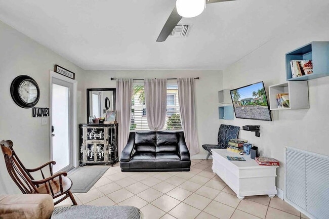 Building Photo - 326 Walnut St