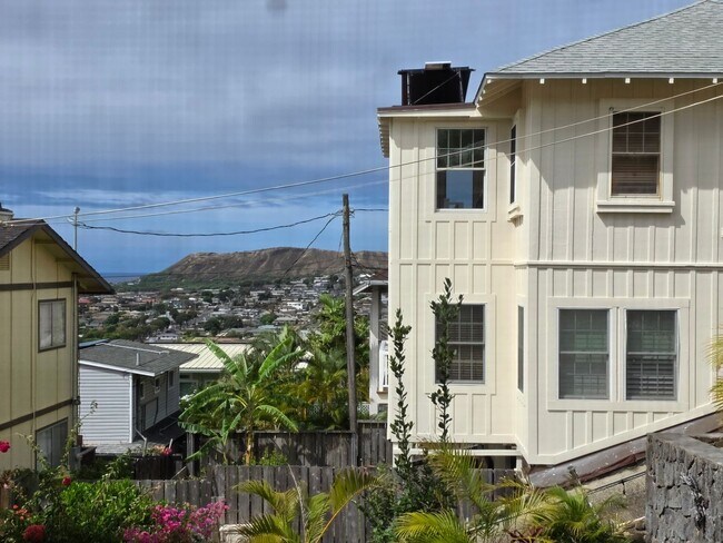 Foto del edificio - Charming Furnished room for rent with Private Entrance | Wilhelmina Rise