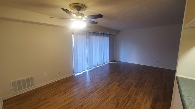 Foto del edificio - 203 Cork Ln