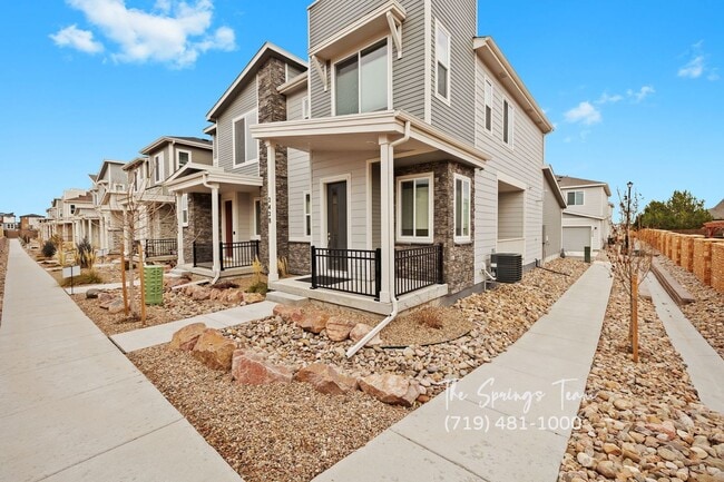 Like New 2025 Built 3 bedroom end unit townhome - Like New 2025 Built 3 bedroom end unit townhome