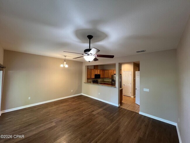 Foto del edificio - 227 Sand Oak Blvd