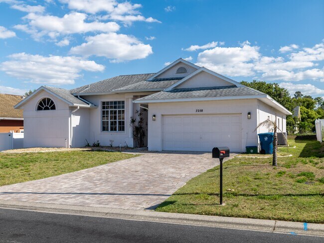 Building Photo - 7258 Aloe Dr