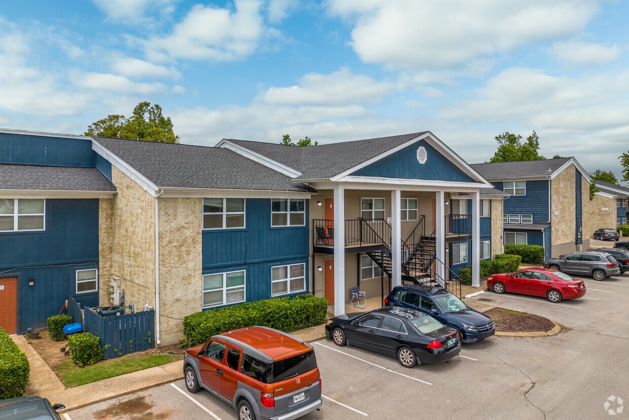 Charleston Apartments Apartments at 2073 W Lindsey St Norman, OK