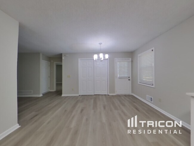 Foto del edificio - 135 Parkway Ct