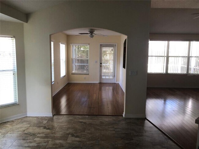 Building Photo - 9822 White Barn Way