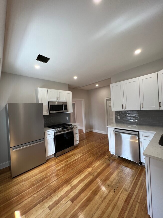 Building Photo - 108 Vinton St