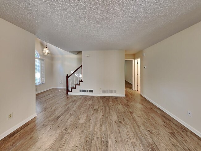 Building Photo - 481 Stratford Dr