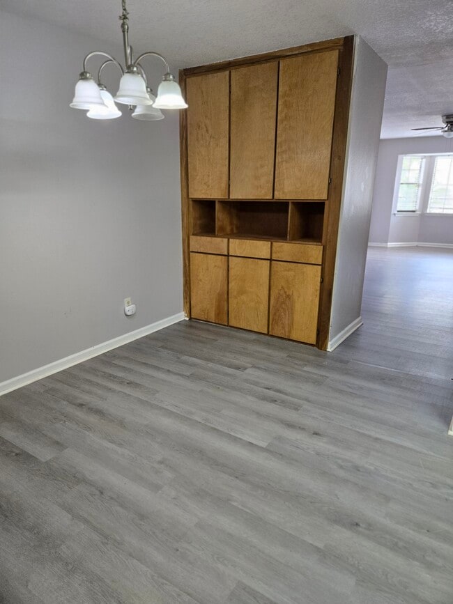Building Photo - 208 Edith Way