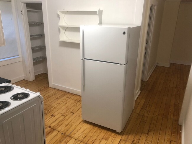 Building Photo - 2 Pleasant St