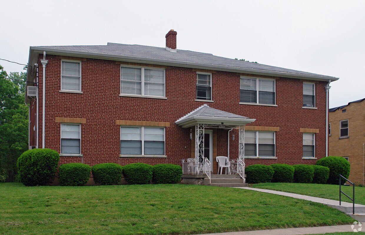 Primary Photo - 13 E Lakeside Ave