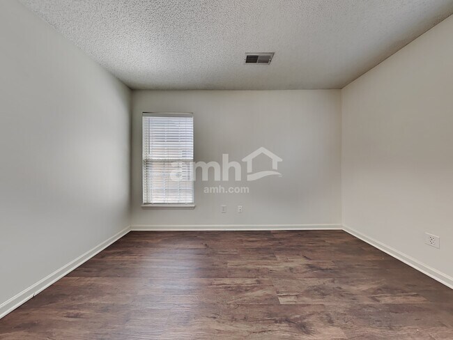 Foto del edificio - 325 Sunburst Way