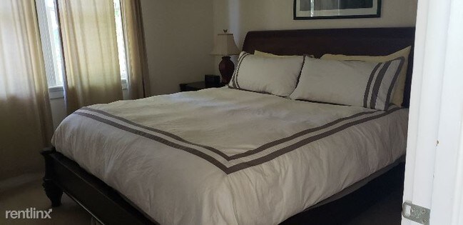 Foto del edificio - 4 br, 3 bath House - 737 Pine St