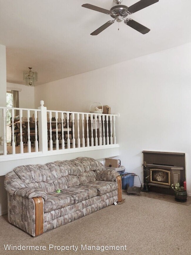 Foto del edificio - 2 br, 2 bath House - 530 NW Carolyn Lane