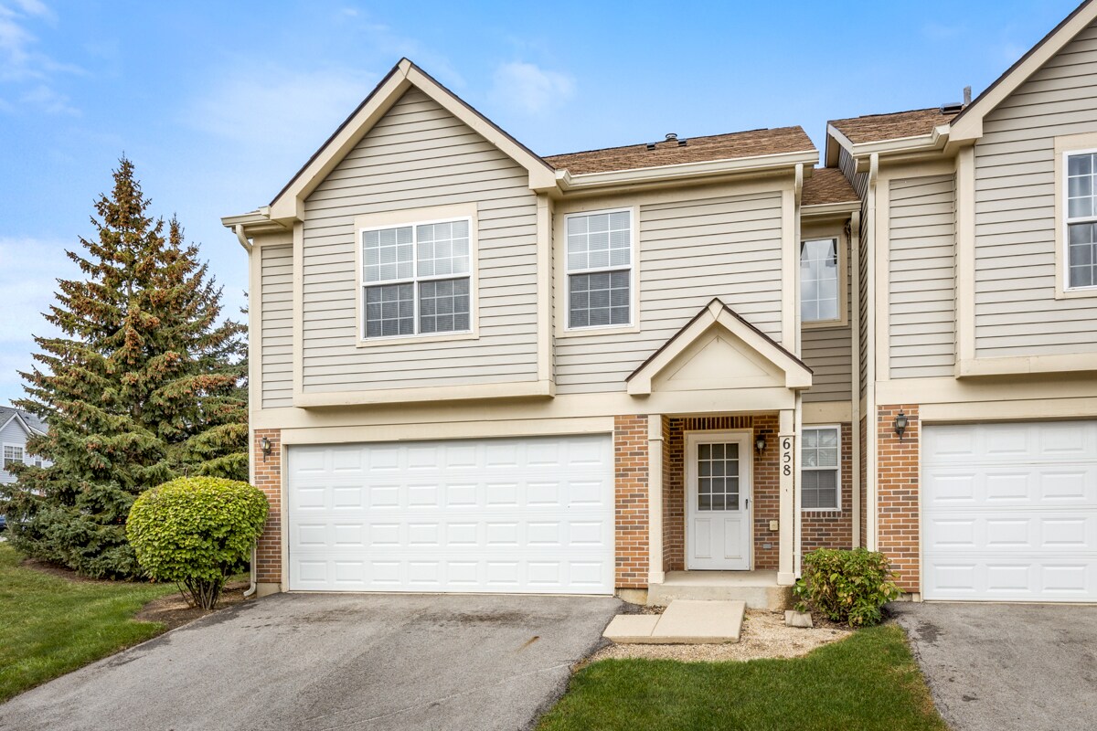 Primary Photo - 658 E Whispering Oaks Ct