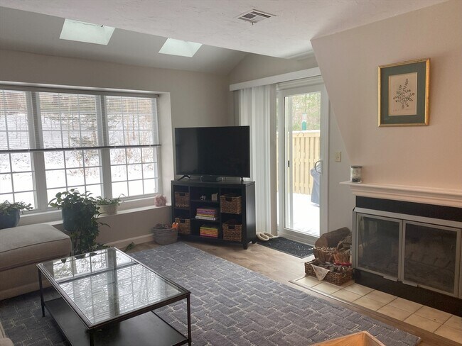 Foto del edificio - 905 Ridgefield Cir