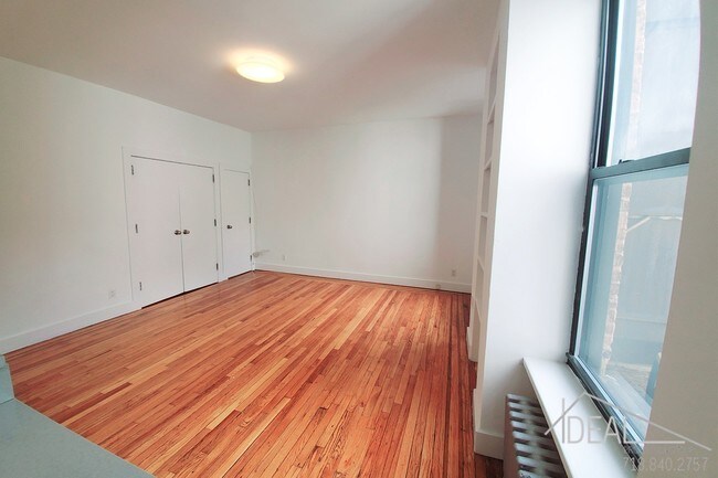 Building Photo - 80 Court Street #APTB2R