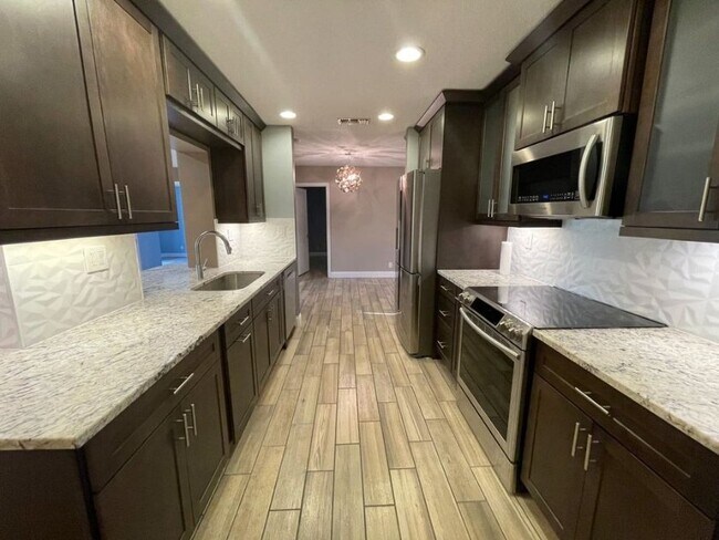 Kitchen - 6006 NW 68th Ter
