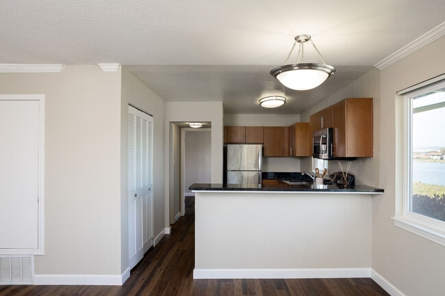 Building Photo - Chesapeake Point