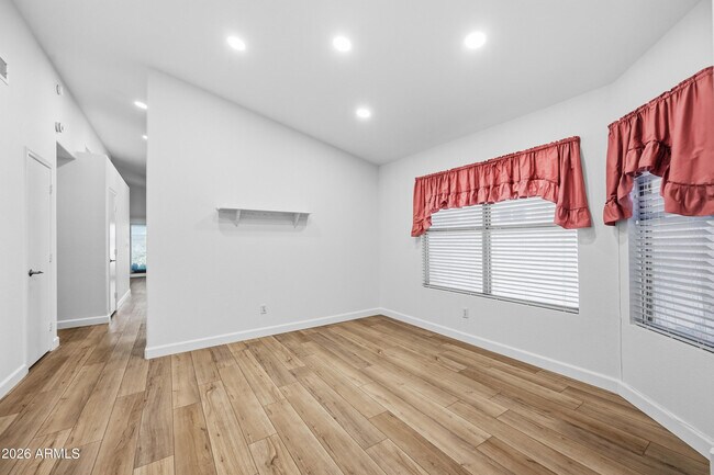 Foto del edificio - 1142 W Sparrow Dr