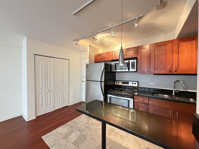 Foto del edificio - 4180 N Marine Dr