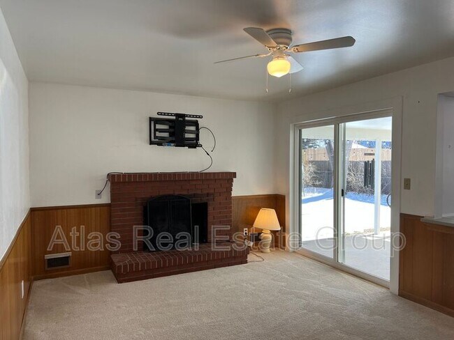 Foto del edificio - 2366 S Lansing St