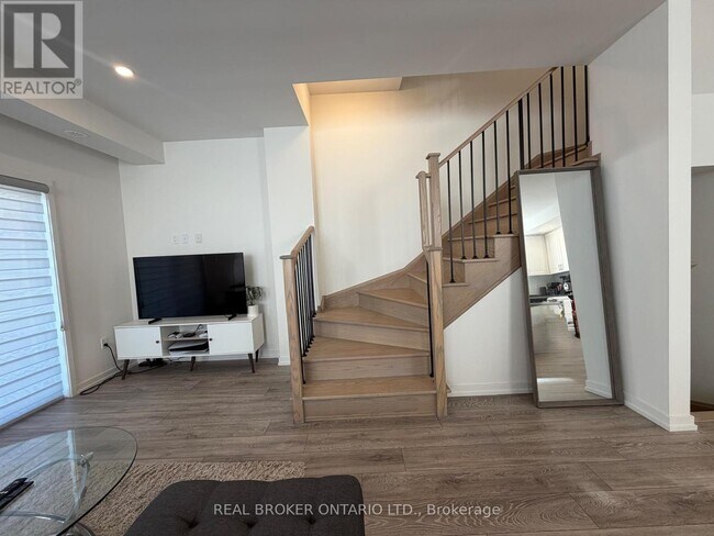 Building Photo - 26 Lytham Grn Cir