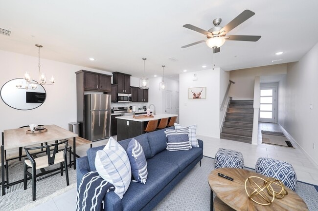 Building Photo - 9902 Bijan Dr