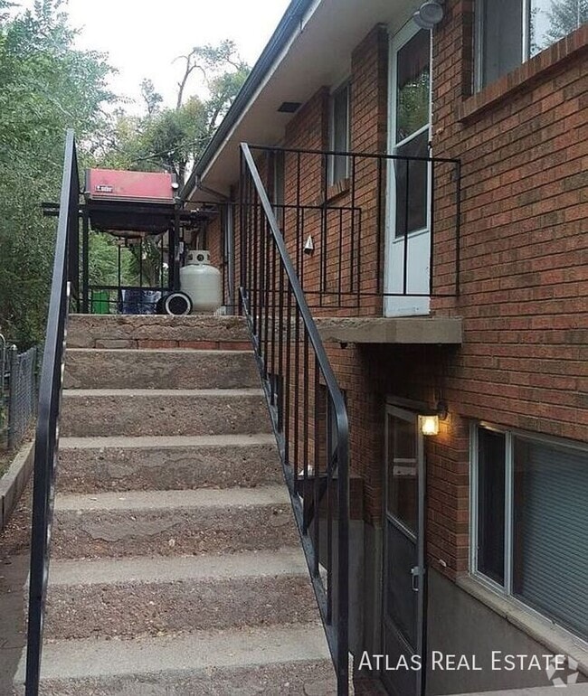 Building Photo - 851 30th Ave Ct