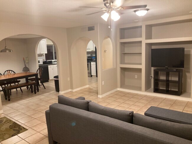Building Photo - 245 S 90th Pl