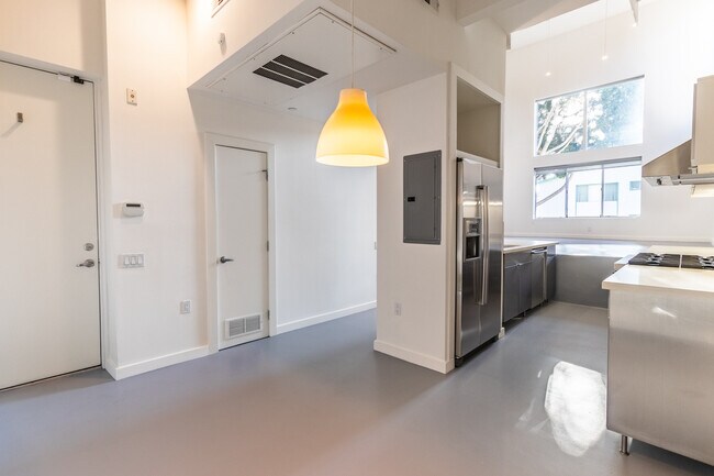 Building Photo - 1040 N Curson Ave