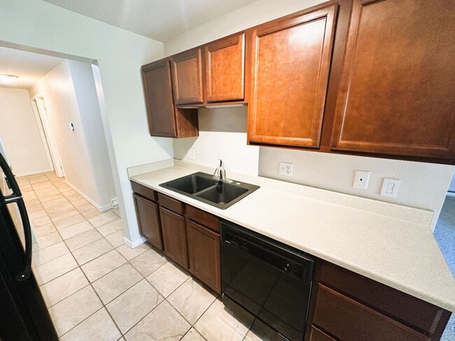 Building Photo - 2 bed 1 bath 2nd floor condo for rent. No ...