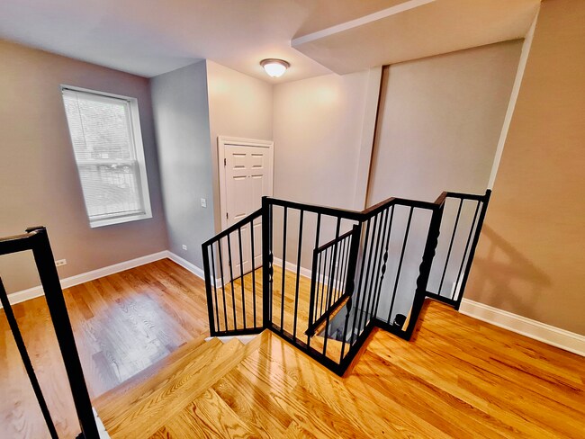 Building Photo - 1237 W Ohio St