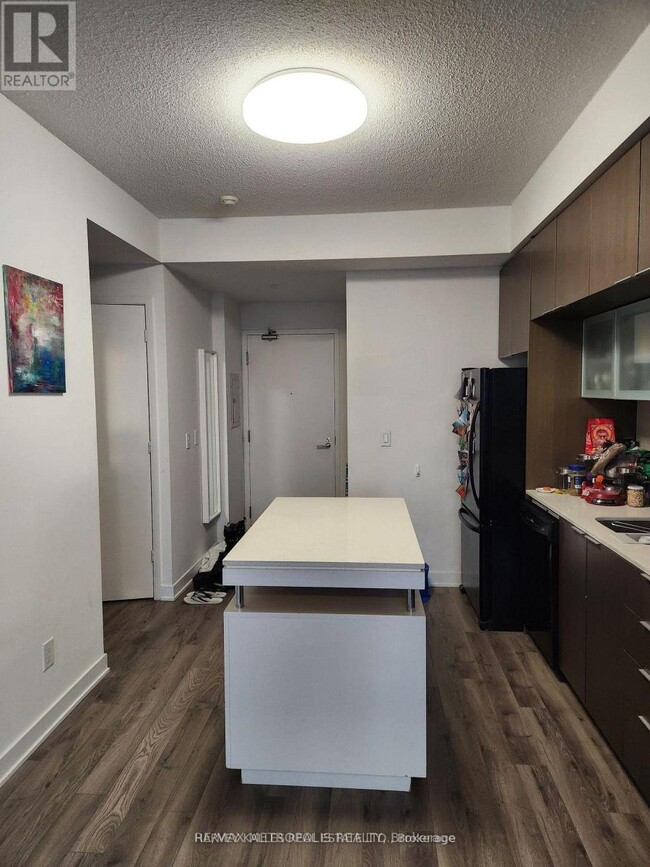 Photo du bâtiment - 110 Charles St E