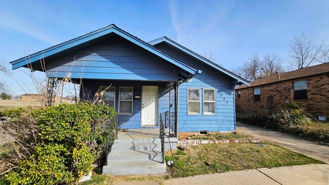 Building Photo - Lots of Room!