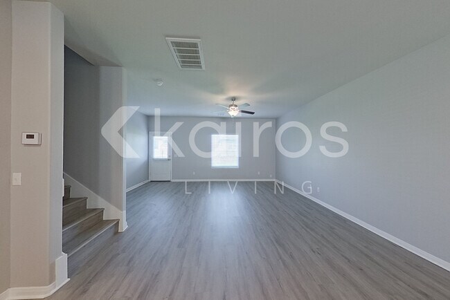 Building Photo - 721 St James Pl
