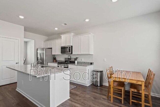 Foto del edificio - 626 Quartz Ln