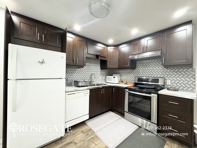 Photo du bâtiment - All-Inclusive 2-Bedroom Unit with WiFi & Parking in Brampton