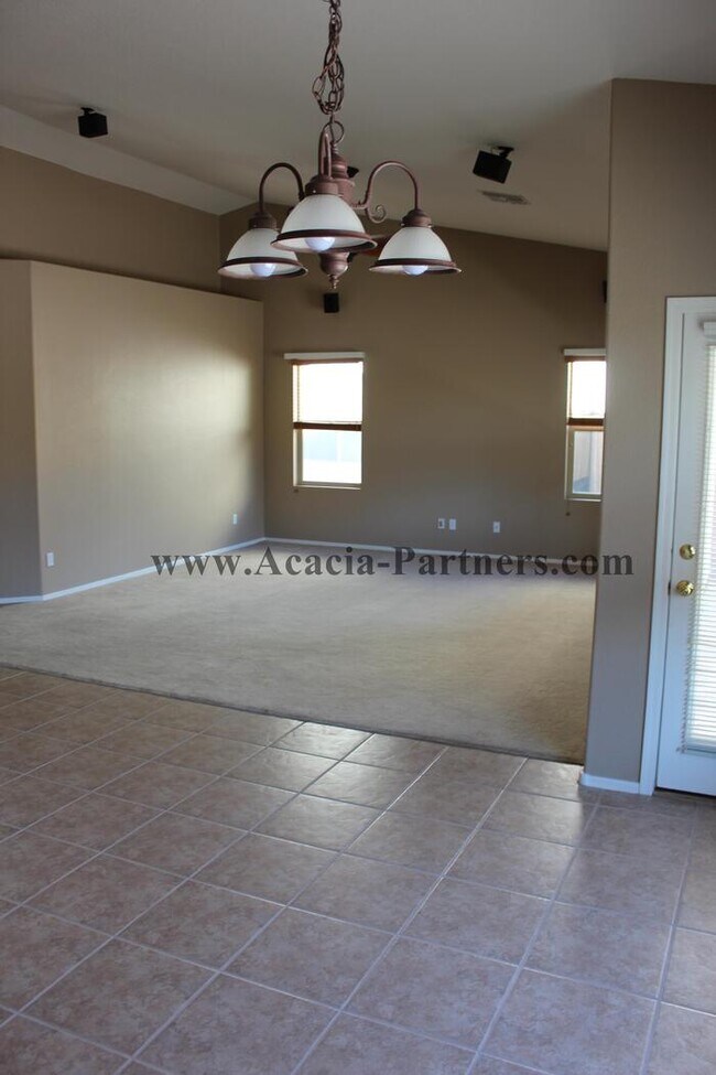 Foto del edificio - 3 Bedroom 2 Bathroom in Continental Ranch