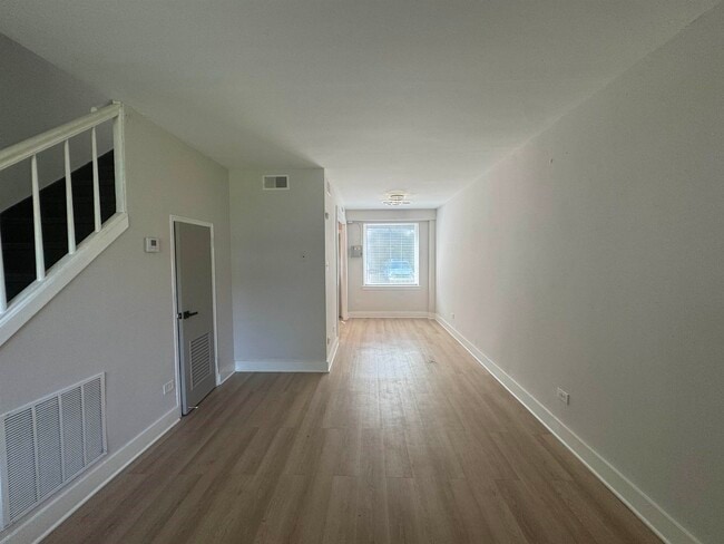 Building Photo - 1301 Goodbar Ave